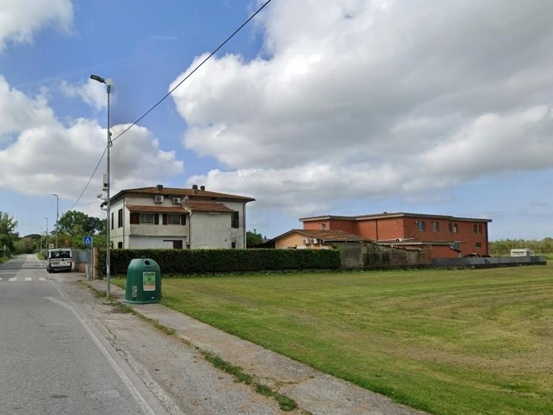 Capannone in Vendita a San Giuliano Terme, zona Gello, 309'375€, 805 m²