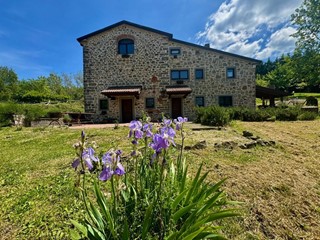 Casale in Vendita a Firenzuola, zona Bruscoli, 1'350'000€, 860 m², arredato