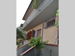 Casa Indipendente in Vendita a Massa, 360'000&euro;, 380 m²