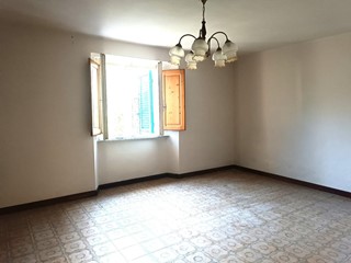 Quadrilocale in Vendita a Barga, zona Ponte All'ania, 54'000€, 80 m², con Box