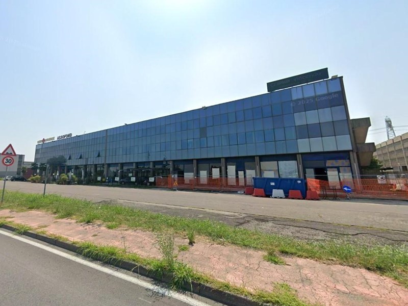 Ufficio in Vendita a Trezzano sul Naviglio, 103'800€, 252 m²