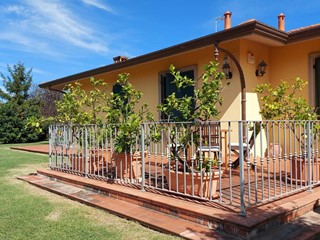 Villa in Vendita a Massa, 890'000&euro;, 380 m², arredato