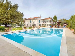Villa in Vendita a Pisa, 1'790'000€, 330 m², arredato