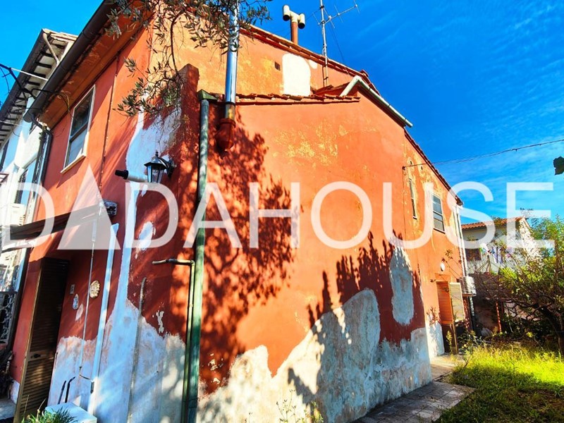 Casa Indipendente in Vendita a San Giuliano Terme, zona San Martino a Ulmiano, 225'000€, 200 m²