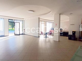 Immobile commerciale in Affitto a Capannori, zona Marlia, 1'200€, 120 m²