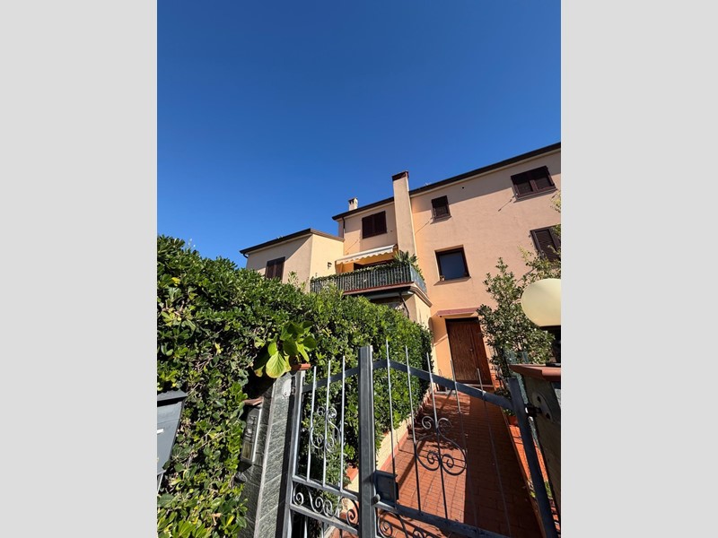Quadrilocale in Vendita a Sarzana, zona San Lazzaro, 205'000€, 85 m², con Box