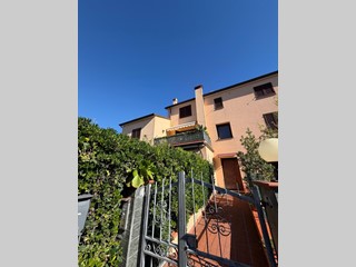 Quadrilocale in Vendita a Sarzana, zona San Lazzaro, 205'000€, 85 m², con Box