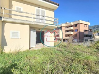 Villetta a schiera in Vendita a Uzzano, 180'000€, 180 m², con Box