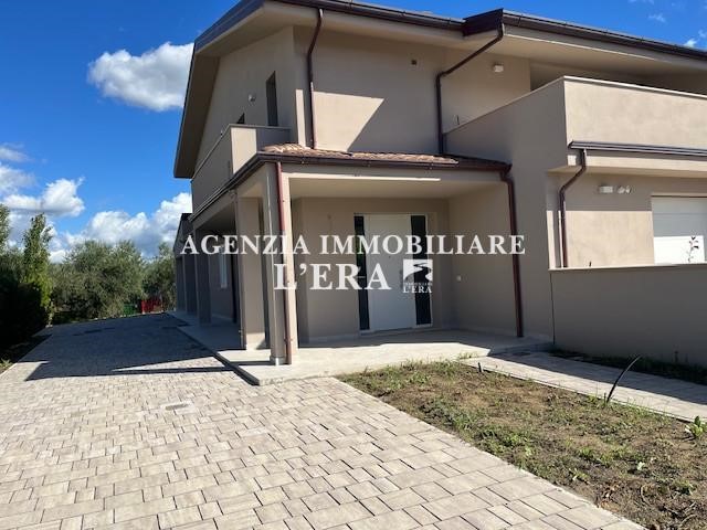 Villa bifamiliare in Vendita a Pontedera, zona La Borra, 375'000€, 130 m², con Box