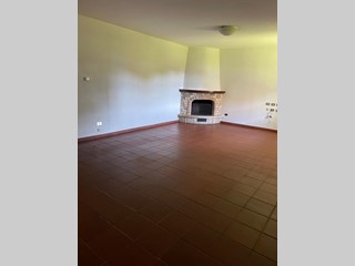 Villetta a schiera in Affitto a Crespina Lorenzana, zona Cenaia, 1'300€, 200 m², arredato, con Box