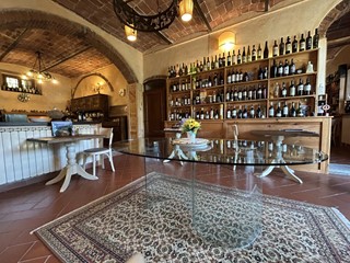 Casale in Vendita a Carmignano, 1'250'000€, 500 m², arredato