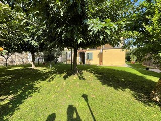 Casa Indipendente in Vendita a Lucca, zona Mugnano, 420'000&euro;, 200 m², arredato, con Box