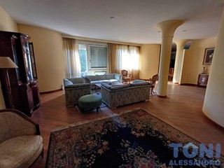 Villa in Vendita a Empoli, 800'000€, 350 m², con Box