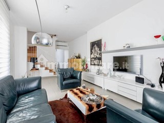 Casa Indipendente in Vendita a Pisa, 399'000€, 155 m², arredato, con Box