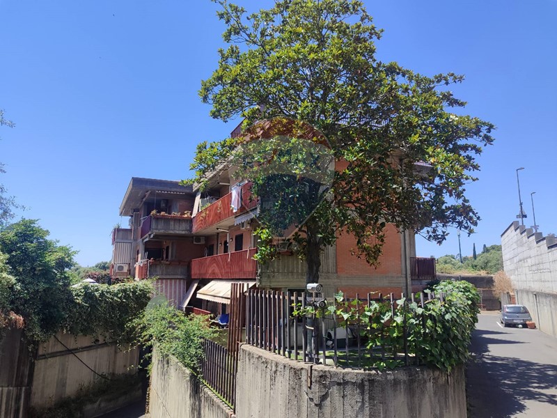 Appartamento in Vendita a Aci Castello, 258'000€, 107 m²