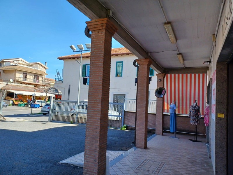 Immobile commerciale in Affitto a Albano Laziale, 1'300€, 70 m²