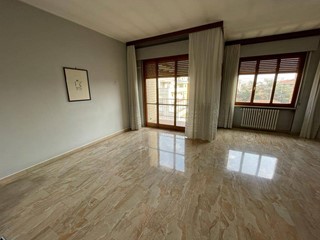 Appartamento in Vendita a Alessandria, 89'000€, 130 m²