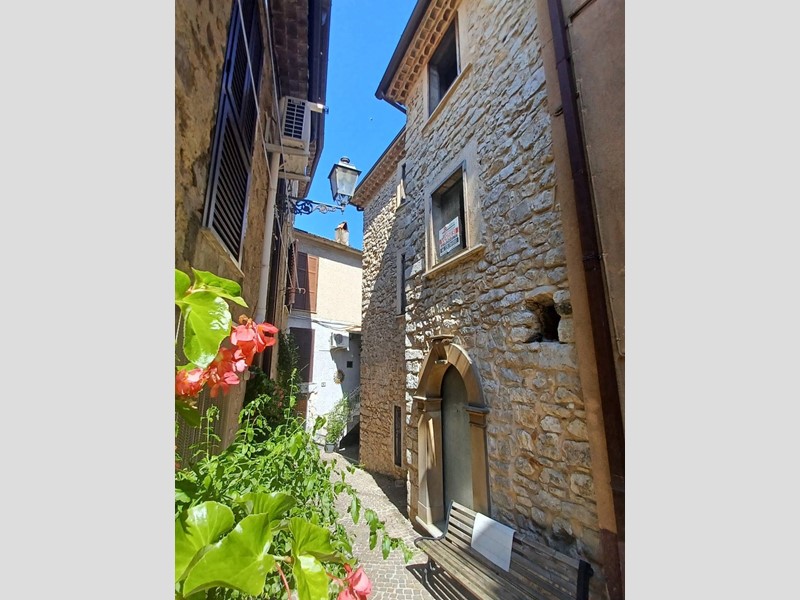 Appartamento in Vendita a Amaseno, 93'500€, 290 m²