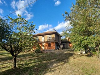 Casa Indipendente in Vendita a Amaseno, 142'000€, 250 m²