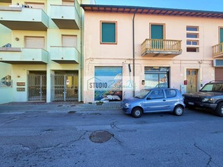 Immobile commerciale in Vendita a Viareggio, 105'000€, 100 m²