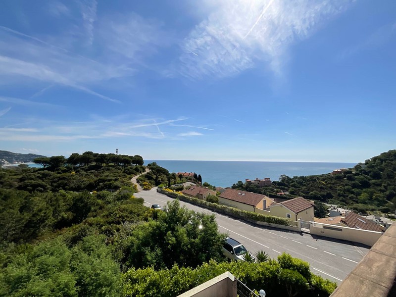 Quadrilocale in Vendita a Spotorno, 650'000€, 160 m²