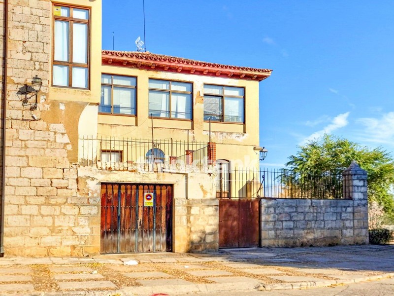 Casa Indipendente in Vendita a Toro, 550'000€, 842 m²