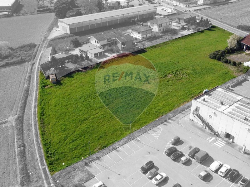 Terreno industriale in Vendita a Trecate, 700'000€, 9600 m²
