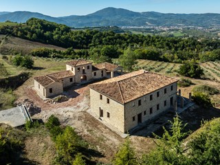 Rustico in Vendita a Umbertide, 1'280'000€, 1300 m²