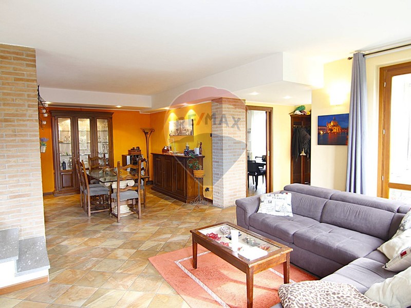 Villa in Vendita a Varese, 499'000€, 174 m²