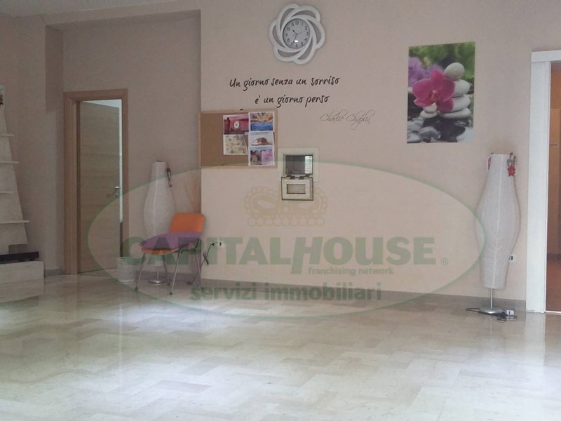 Immobile commerciale in Affitto a San Prisco, 450€, 80 m²