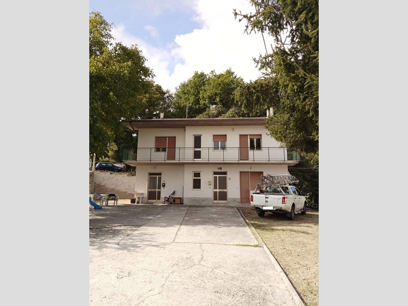 Casa Indipendente in Vendita a Roccamontepiano, 150'000&euro;, 250 m²