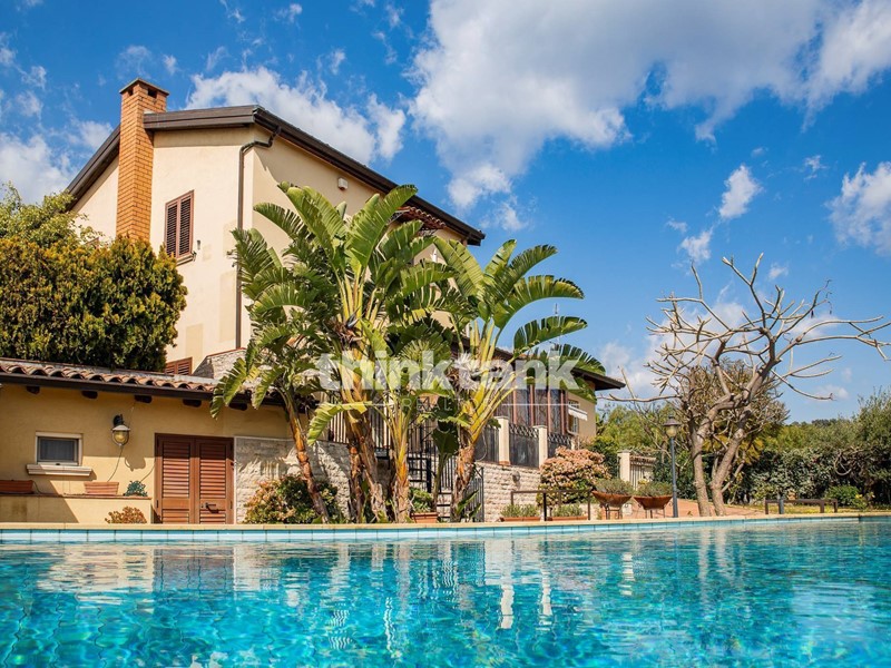 Villa in Vendita a San Gregorio di Catania, 760'000€, 350 m²