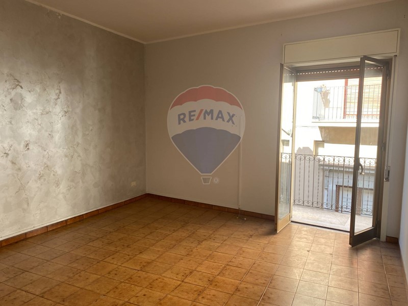 Appartamento in Vendita a Paternò, 65'000€, 176 m²