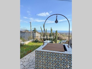 Rustico in Vendita a Piedimonte Etneo, 199'000€, 300 m²