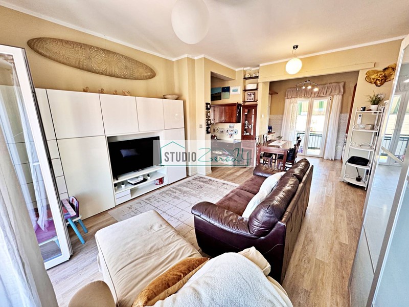 Quadrilocale in Vendita a Pietrasanta, 260'000&euro;, 80 m², con Box