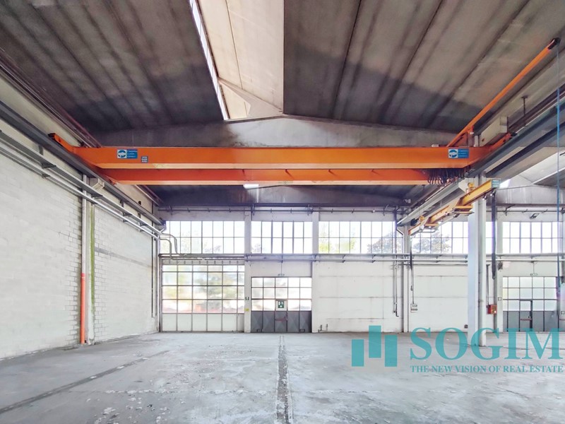 Capannone in Vendita a Pieve Emanuele, 6650 m²