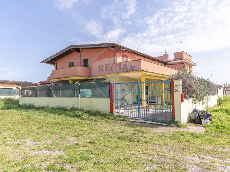 Trilocale in Vendita a Pomezia, 120'000€, 94 m²