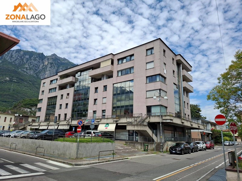 Ufficio in Vendita a Darfo Boario Terme, 210'000€, 150 m²