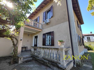 Villa in Vendita a Gradisca d'Isonzo, 399'000€, 282 m²