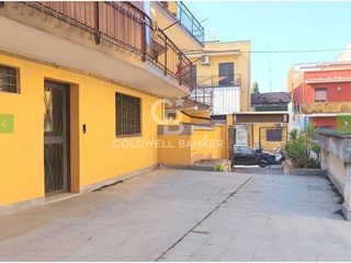 Immobile commerciale in Vendita a Gravina di Catania, 63'000€, 93 m²