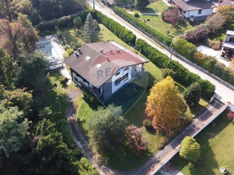Villa in Vendita a Borgo Ticino, 490'000€, 225 m²