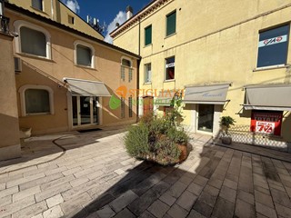 Appartamento in Vendita a Campobasso, 129'000€, 180 m²