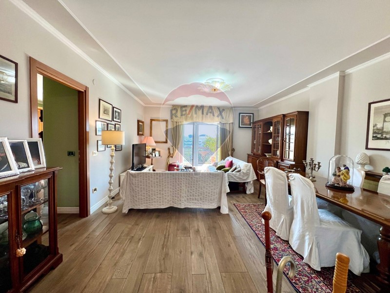 Quadrilocale in Vendita a Caserta, 269'000€, 140 m²