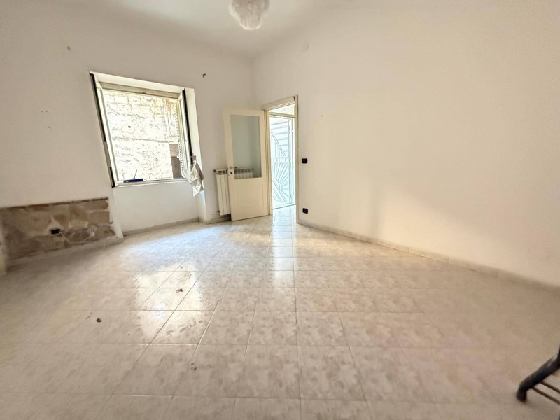 Trilocale in Vendita a Caserta, 120'000€, 115 m²
