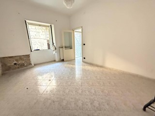 Trilocale in Vendita a Caserta, 120'000€, 115 m²