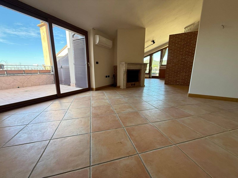 Quadrilocale in Vendita a Caserta, 275'000€, 144 m²