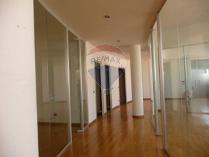 Ufficio in Affitto a Cinisello Balsamo, 4'000&euro;, 375 m²