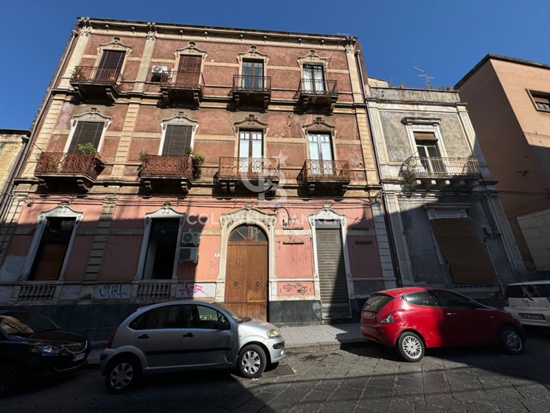 Appartamento in Vendita a Catania, 259'000&euro;, 207 m²
