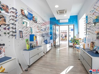 Attività commerciale in Vendita a Genova, 45'000€, 70 m²