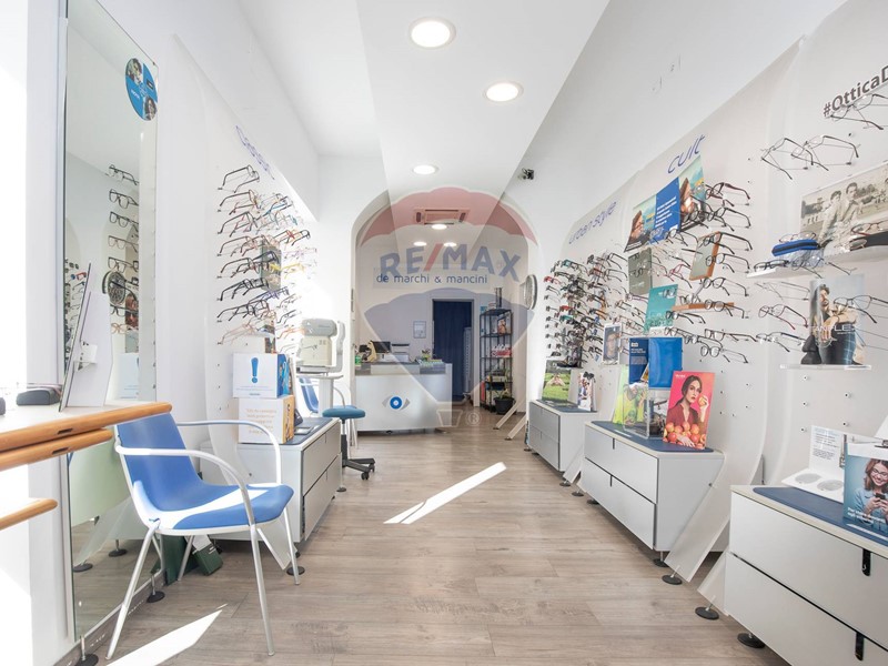 Attività commerciale in Vendita a Genova, 45'000&euro;, 70 m²